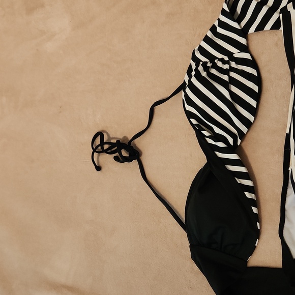 Bikini - Picture 2 of 7